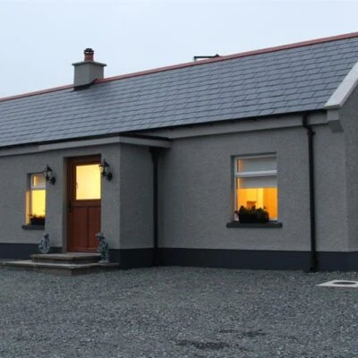 Pat Larry’s Self Catering Cottage - Image 1