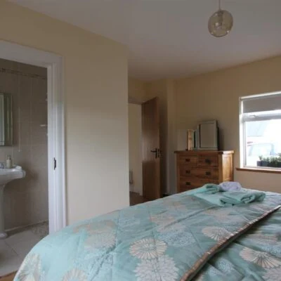 Pat Larry’s Self Catering Cottage - Image 6