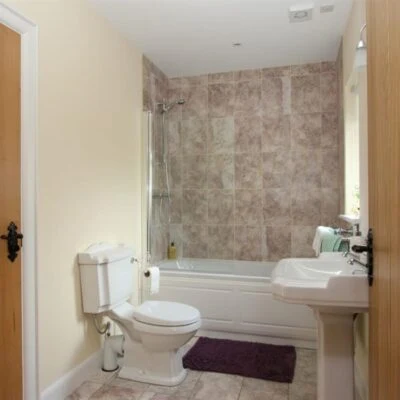 Pat Larry’s Self Catering Cottage - Image 4