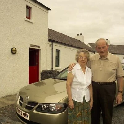 An Creagán (3 bedroom) – Evishatrask - visitors standing outside the house