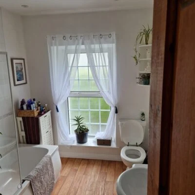 Airmid House - Guest bathroom
